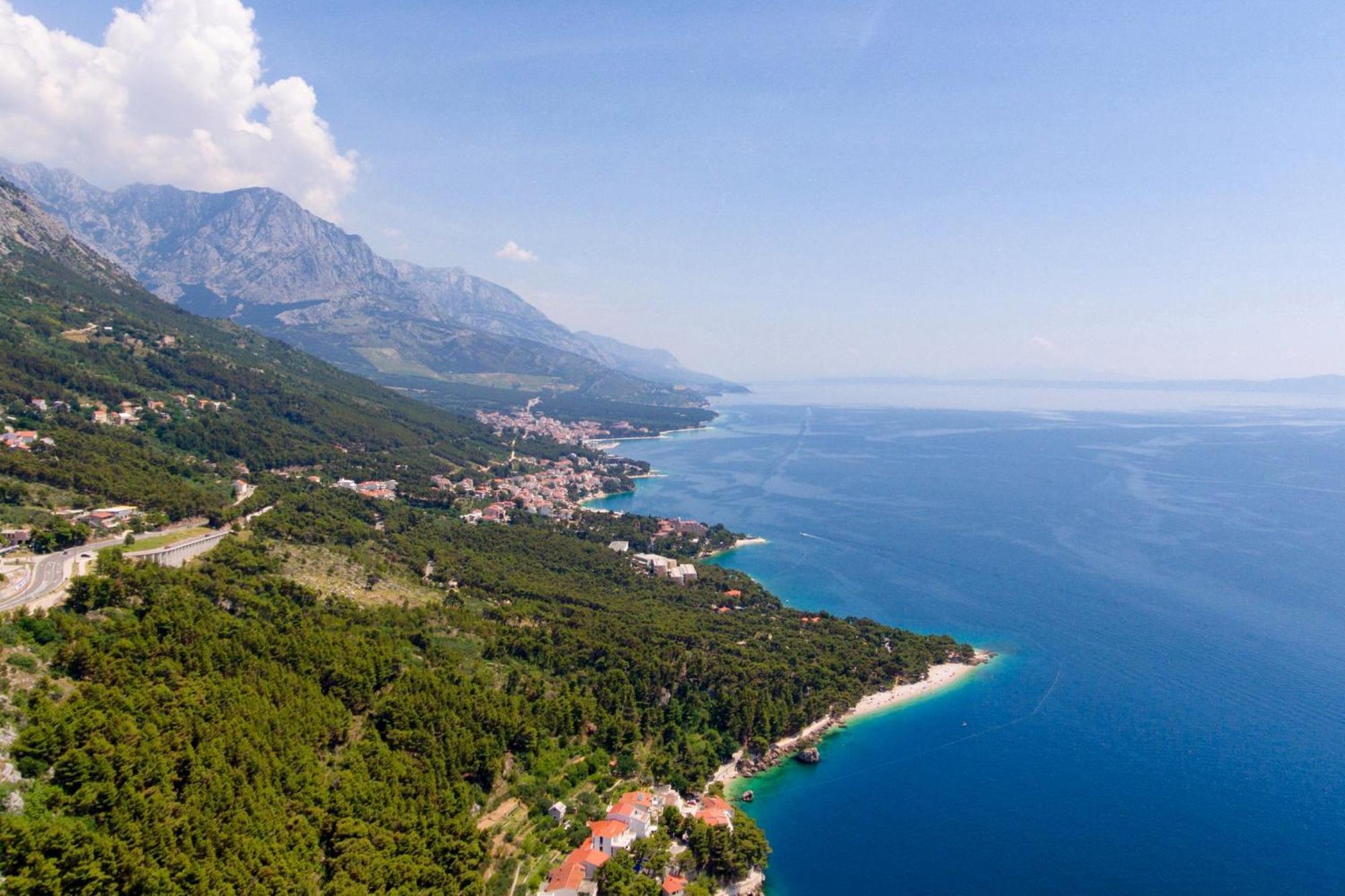 Apartments And Rooms By The Sea Brela, Makarska - 2752 Экстерьер фото