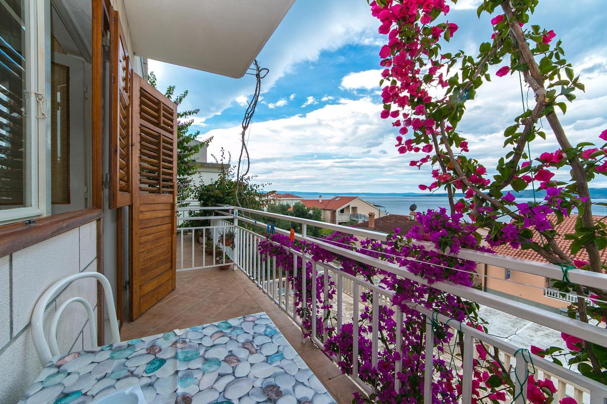 Apartments And Rooms By The Sea Brela, Makarska - 2752 Экстерьер фото