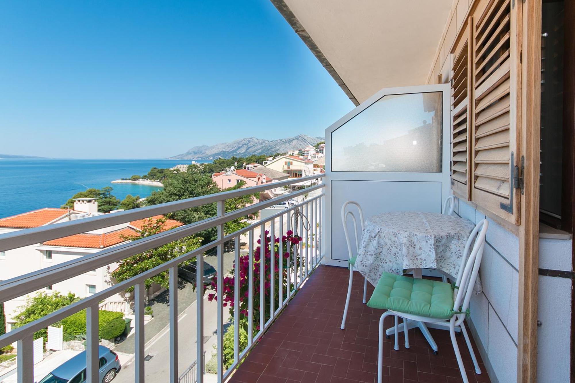 Apartments And Rooms By The Sea Brela, Makarska - 2752 Экстерьер фото