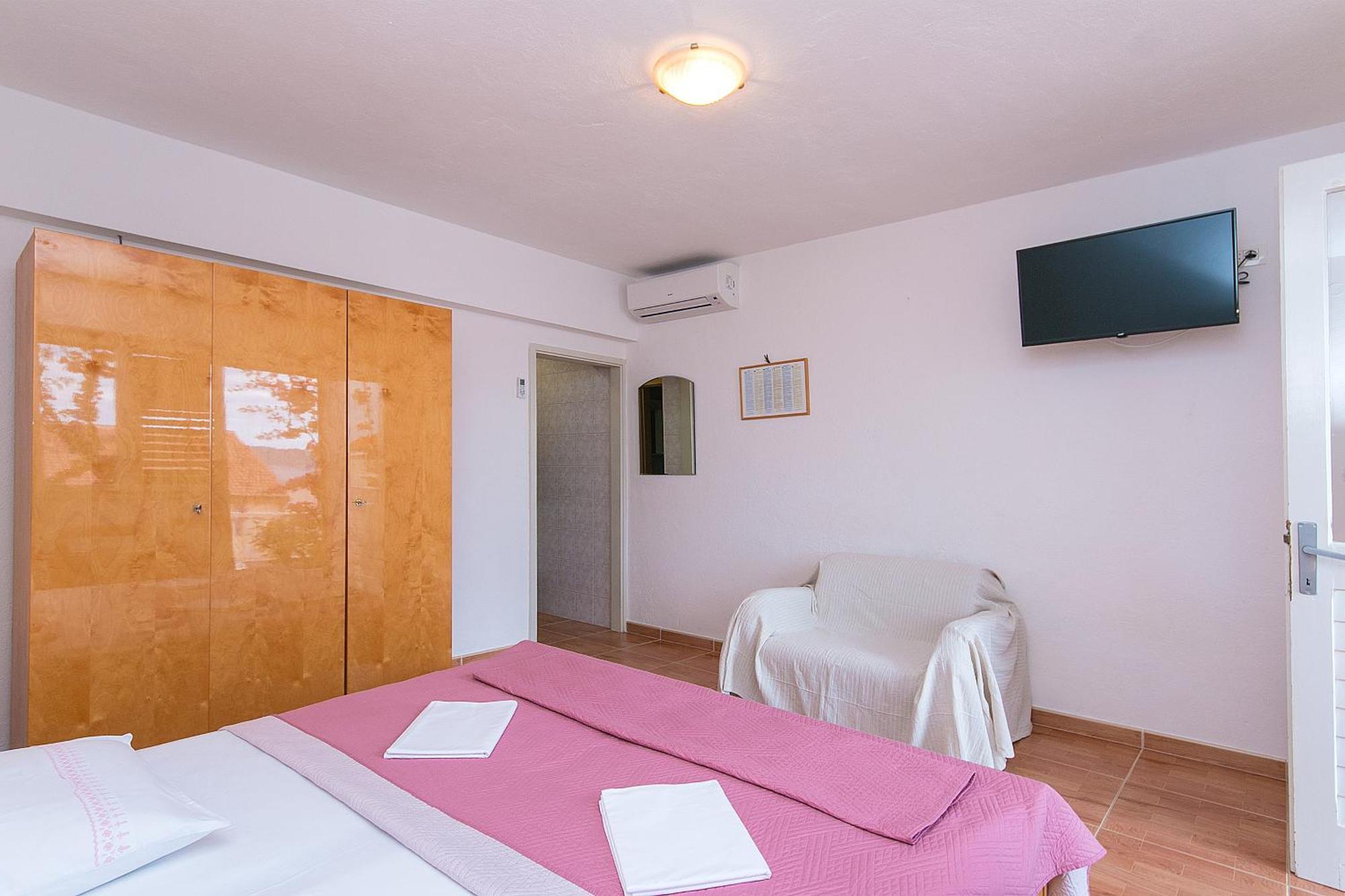 Apartments And Rooms By The Sea Brela, Makarska - 2752 Номер фото