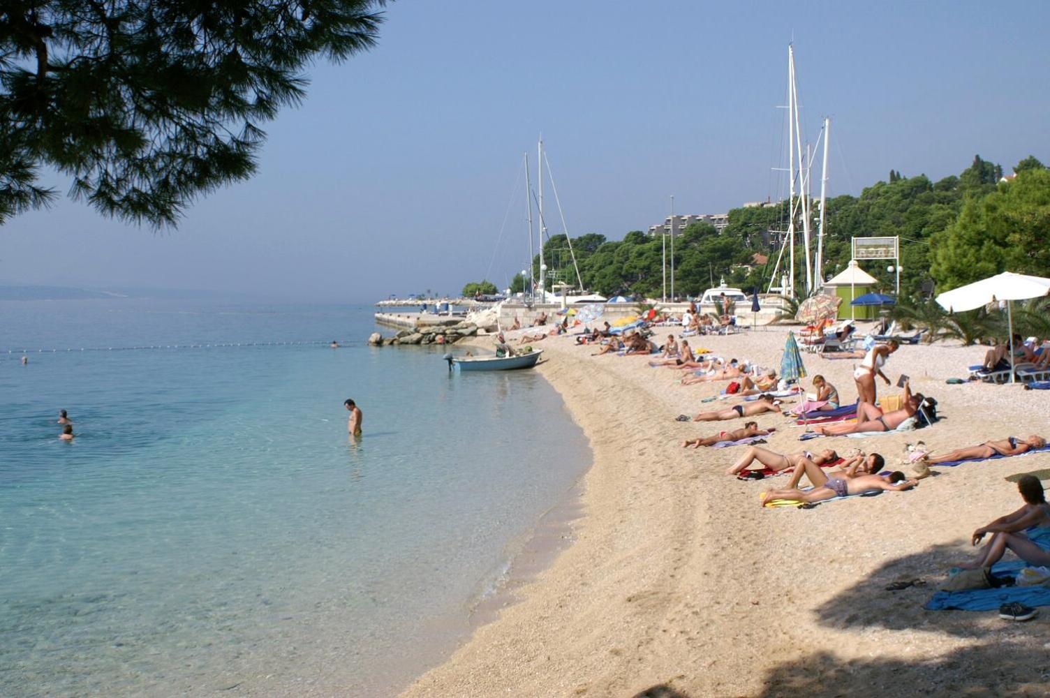 Apartments And Rooms By The Sea Brela, Makarska - 2752 Экстерьер фото