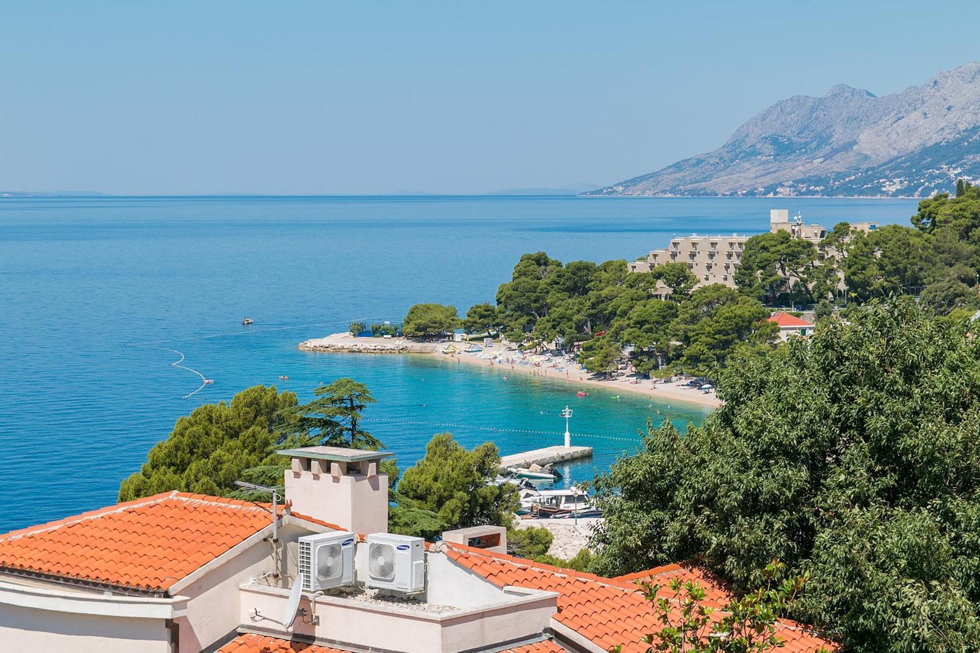 Apartments And Rooms By The Sea Brela, Makarska - 2752 Экстерьер фото