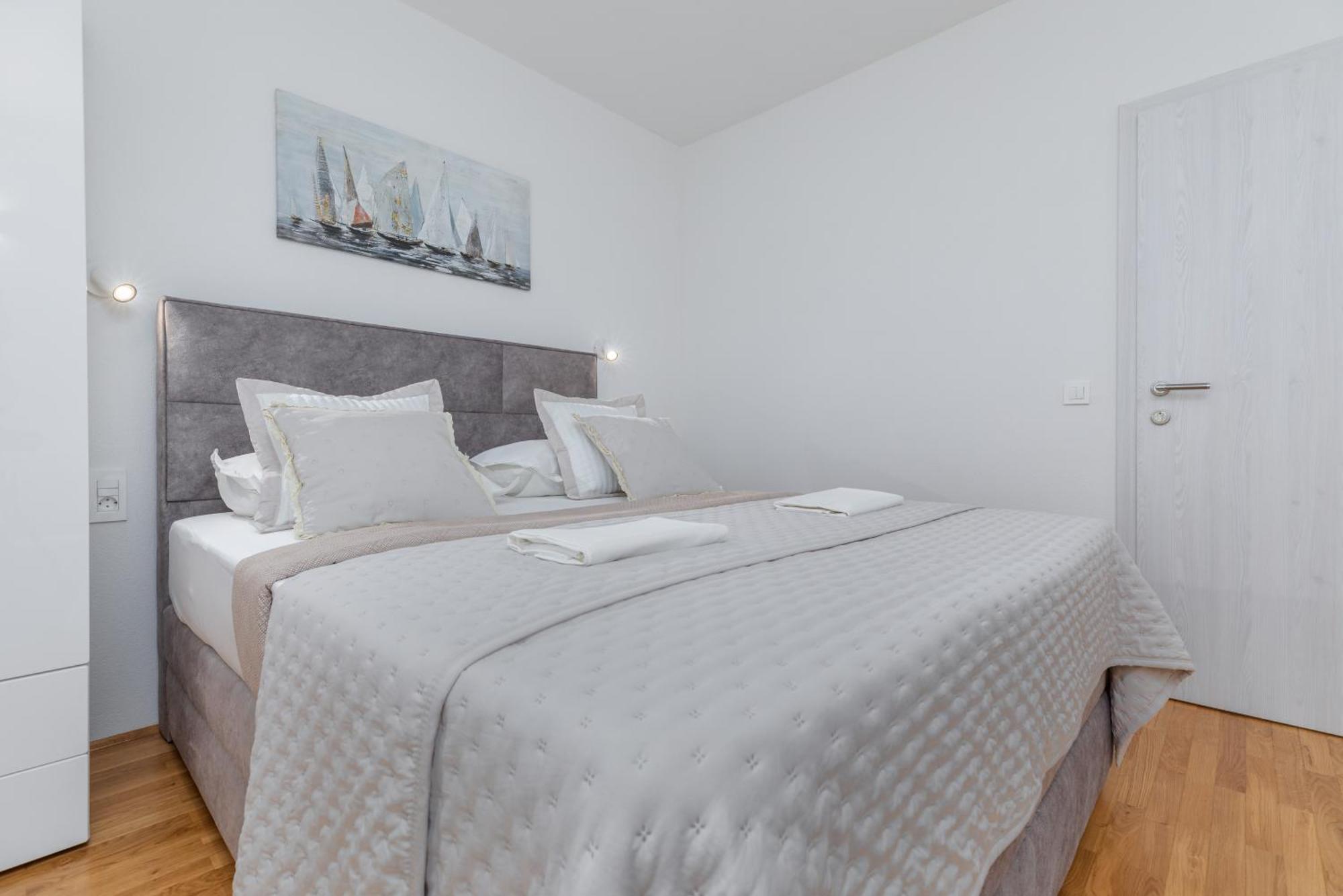 Apartments And Rooms By The Sea Brela, Makarska - 2752 Номер фото